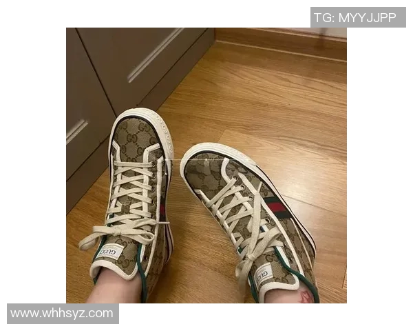 足球明星偶遇心仪鞋款瞬间心动的时刻与时尚的完美结合