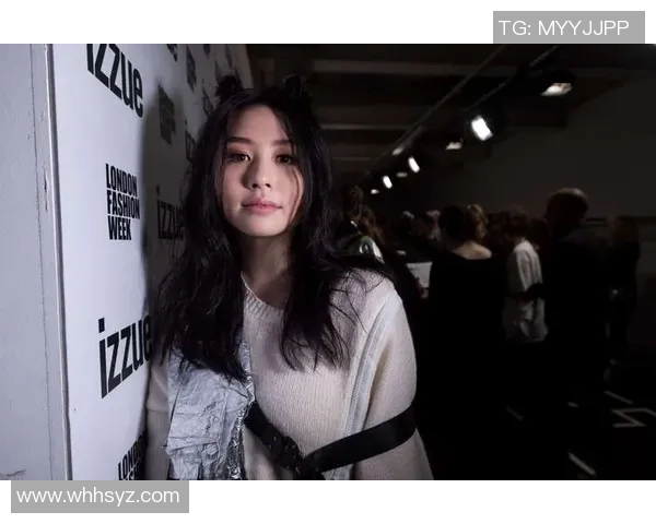 足球明星妻子年轻时的迷人风采与青春回忆大揭秘