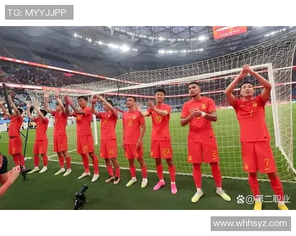 中国足球队在国际友谊赛中以1比1战平对手展现出顽强拼搏精神与团队合作能力